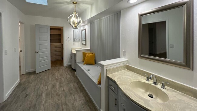 Building Photo - 12510 Maple Ridge Rd