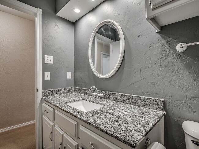 Building Photo - Updated 4-Bedroom Home with Spacious Layou...