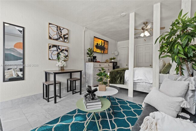 Building Photo - 12101 Everglades St