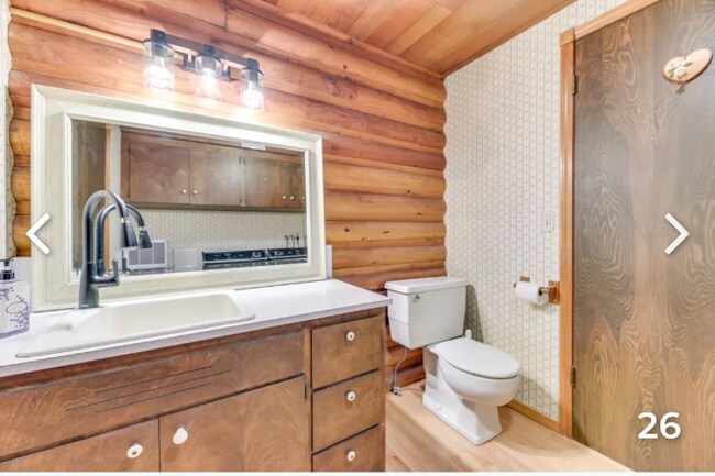 Building Photo - 770 E Country Club Drive East