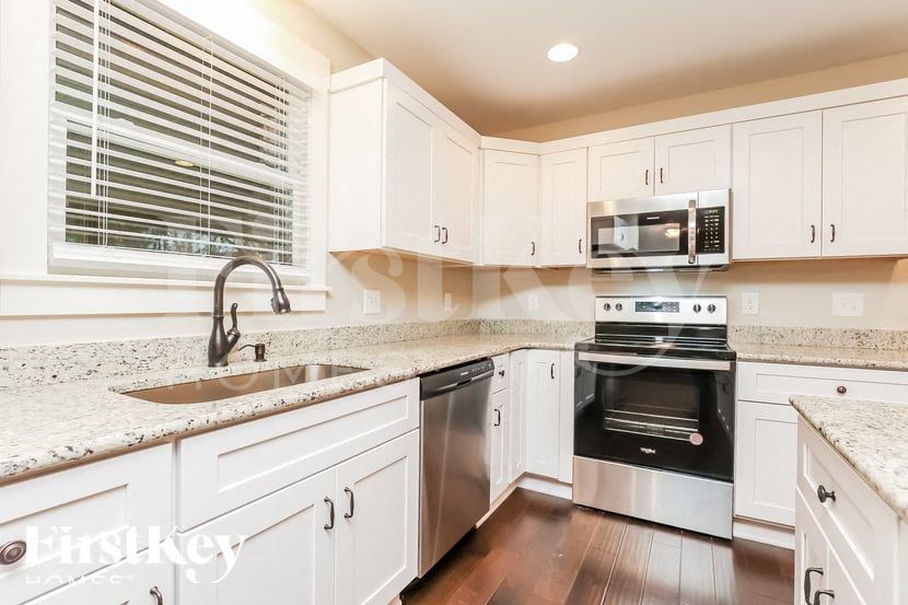 Building Photo - 208 Beech Dr