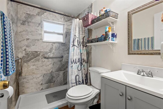 Building Photo - 2526 26th St S