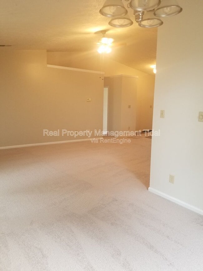 Building Photo - 467 Springmont Ct