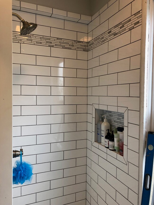 Building Photo - 91 S Washington, Up