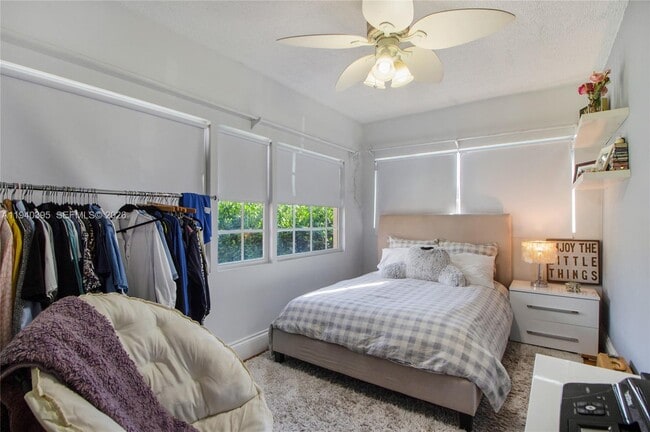 Building Photo - 2985 SW 13th St