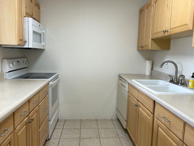 Building Photo - Spacious 2 Bedroom Fort Collins Condo - Available Now