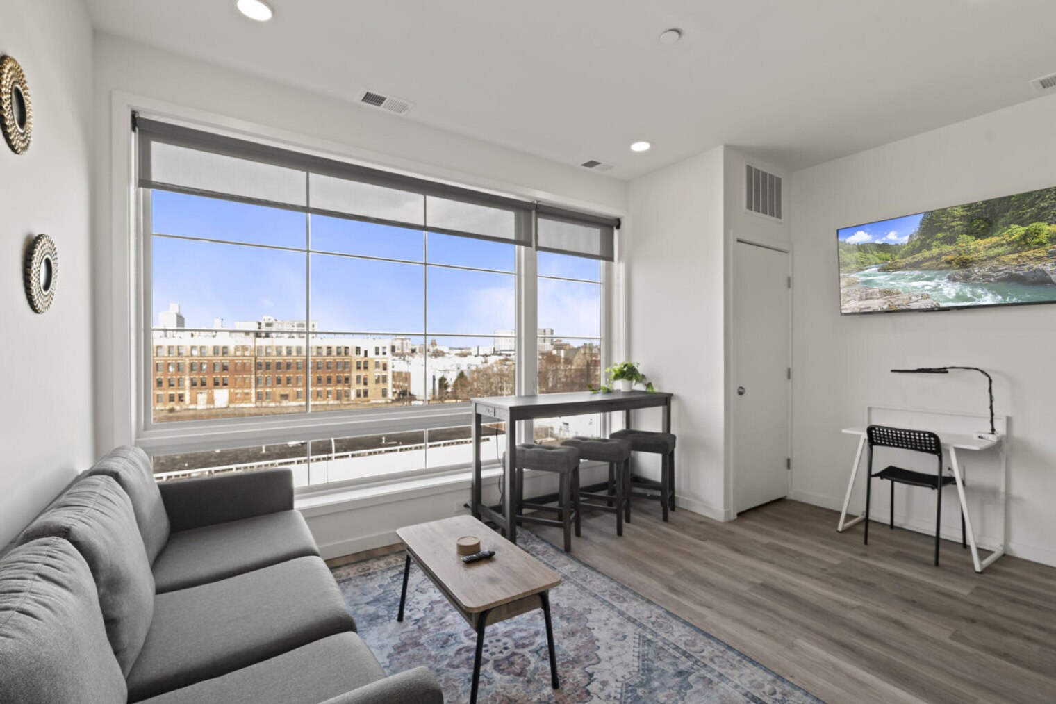 Building Photo - 501 N Perth St