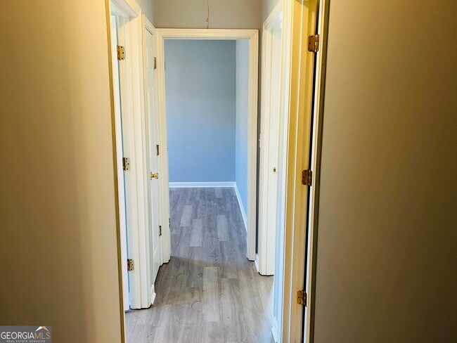 Building Photo - 405 Peeks Crossing Dr