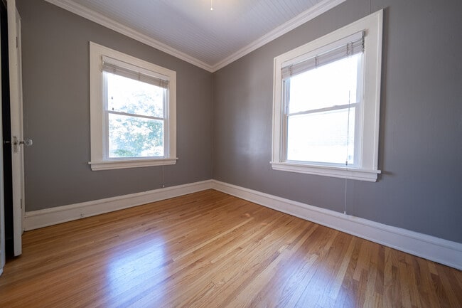 Building Photo - 2019 19th Ave NE