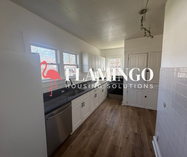 Building Photo - Newly Remodeled 3BR/2BA Home with Central Air & 2-Car Garage on Wayne Ave