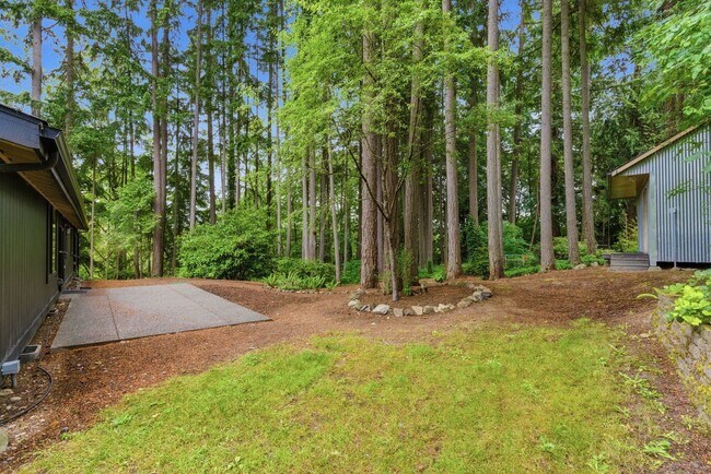Building Photo - Single level Bainbridge Island home