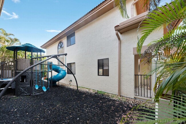 Building Photo - 476 NW 38th Terrace