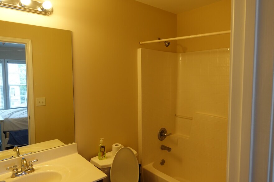 Building Photo - 3304 Chastain Gardens Dr NW