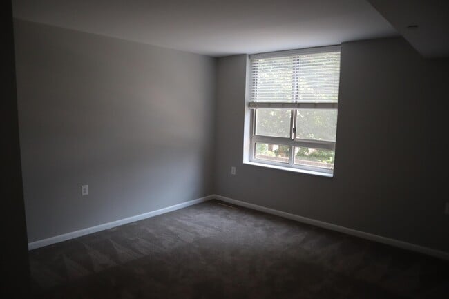 Building Photo - 350 G St SW