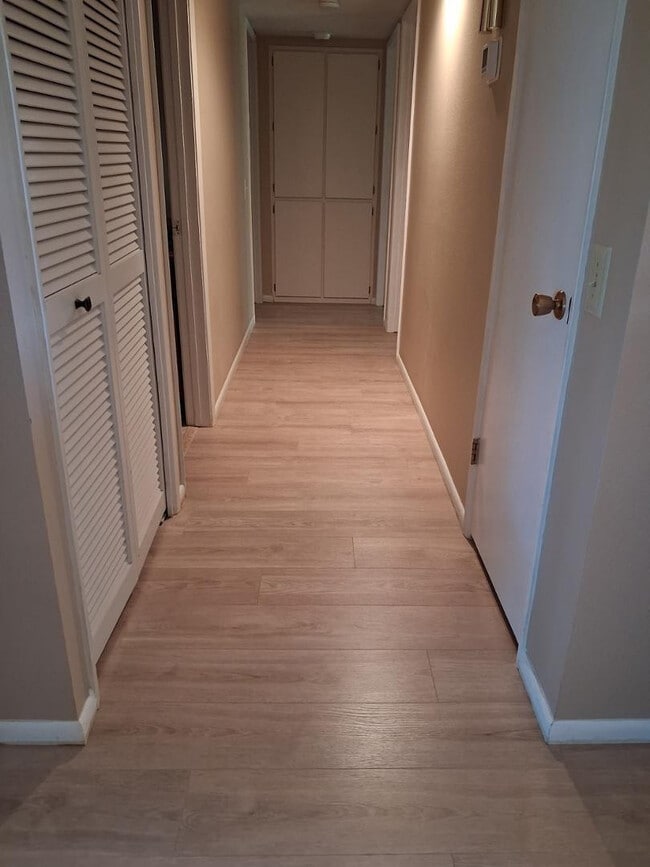 Building Photo - 10214 W Burns Dr