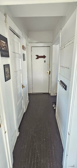 Building Photo - 3858 N St Louis Ave