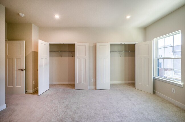 Building Photo - 14062 Sunrise Valley Dr
