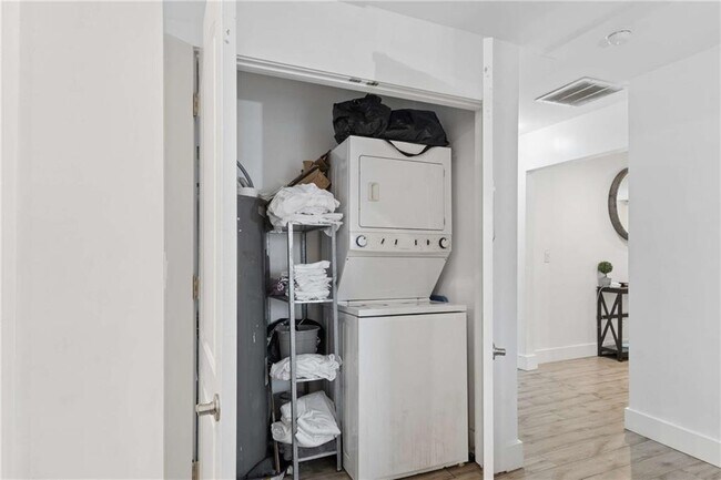 Building Photo - 1298 Gideons Dr SW