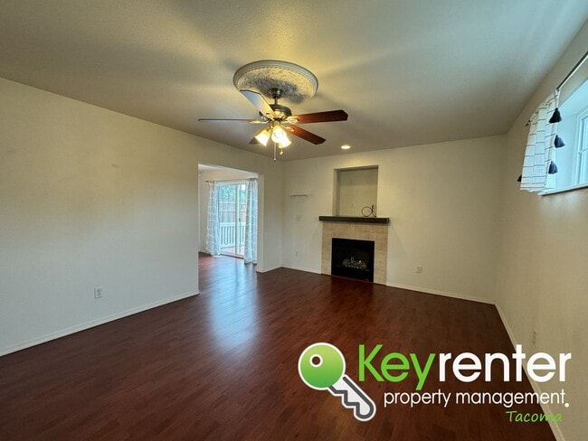Building Photo - Incredible 3Bed/2.5Bath Pacific Home!