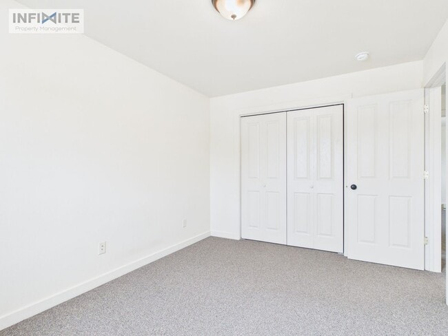 Building Photo - 215 S 18th Ave
