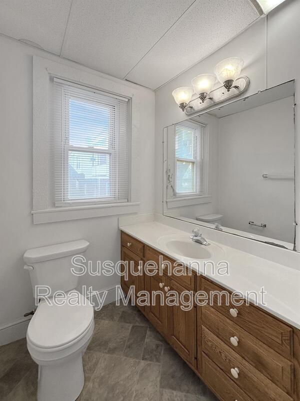 Building Photo - 344 N Mulberry St