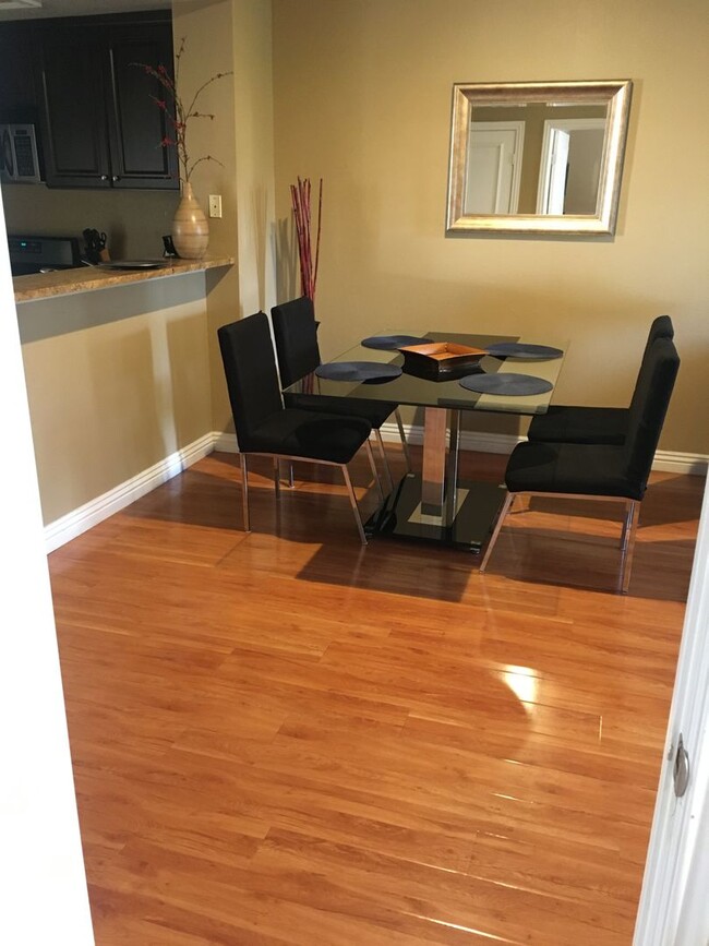 Building Photo - Meridian Furnished 1 Bed | 1 Bath Meridian...