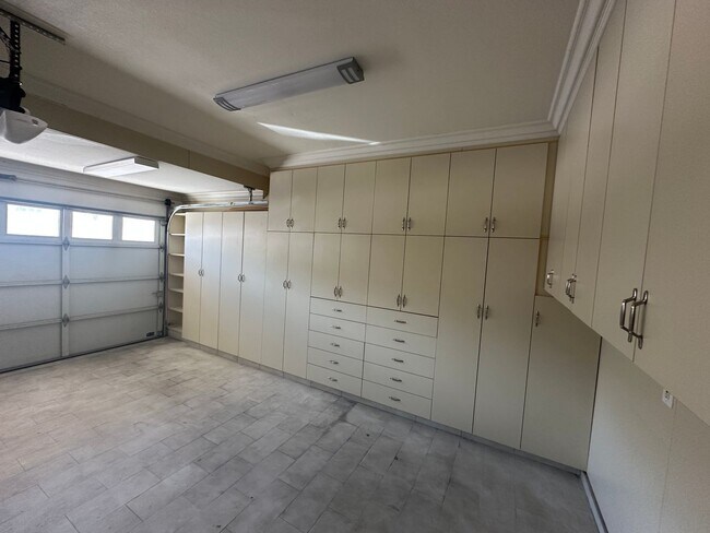 Building Photo - 3854 Broadmead St
