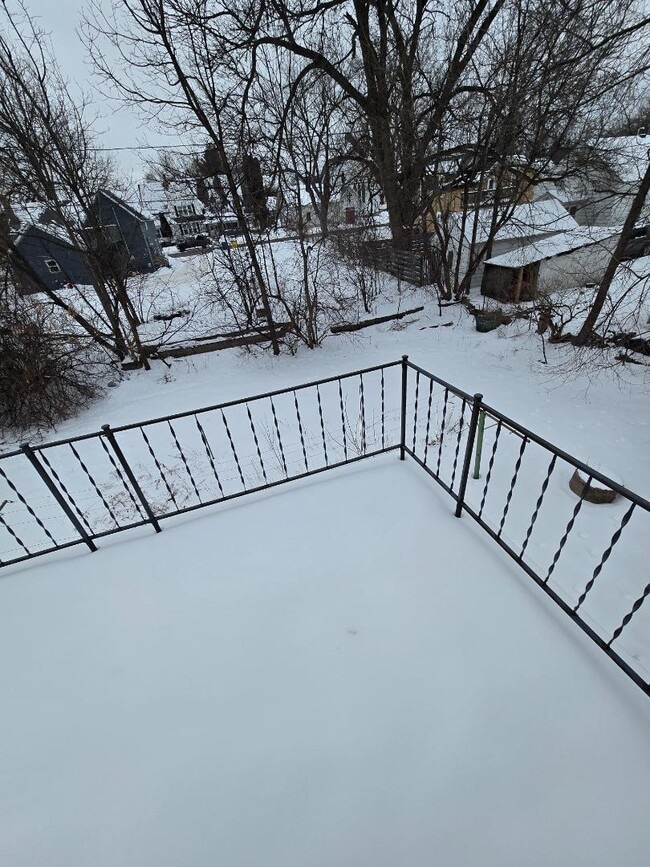 Building Photo - 210 Hendricks St