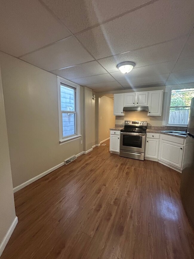 Building Photo - 3 Bedroom in South Harrisburg