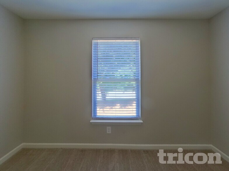 Building Photo - 1829 Oakdale Green Dr