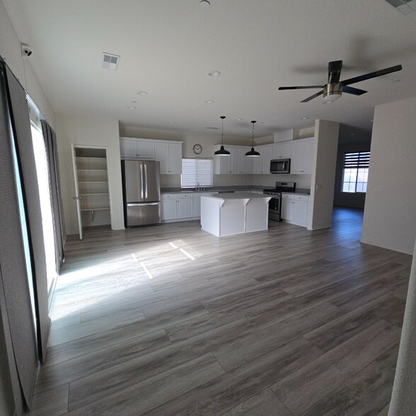 Building Photo - 631 Las Villas St