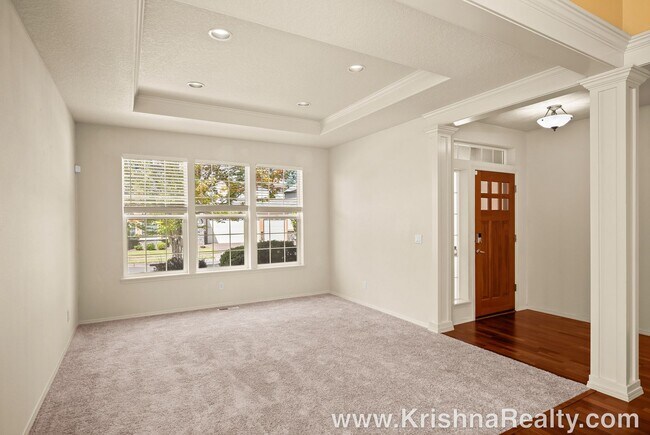 Building Photo - Beautiful 3 Bedroom | 2.5 Bathroom Single Family Home | 1 large bonus room | Located In Quiet Cas...