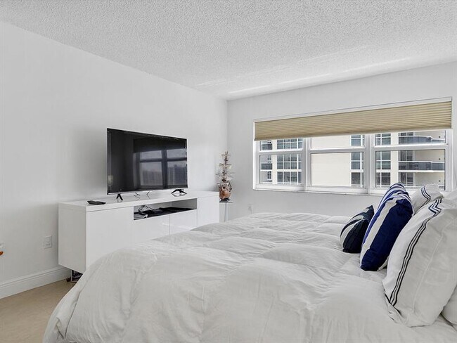 Building Photo - 3400 Galt Ocean Dr