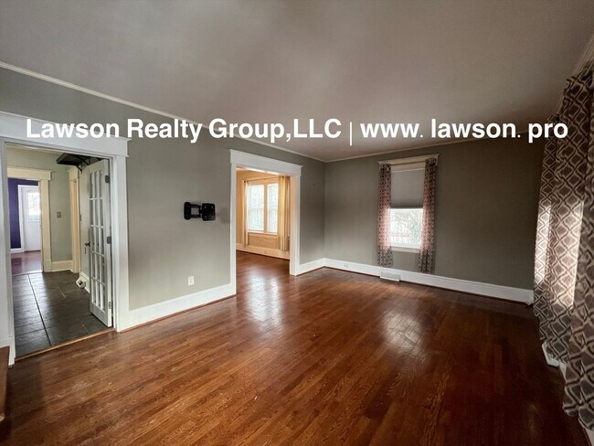 Building Photo - Heart of Grandin Court- Location, Location, Location!