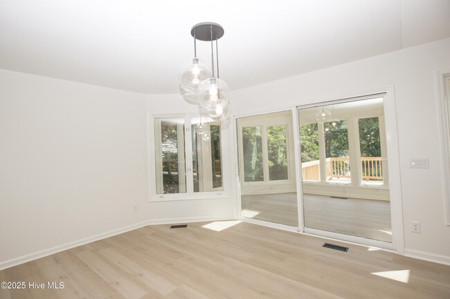 Building Photo - 102 Firetree Ln