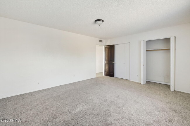 Building Photo - 756 JOAN D ARC Ave