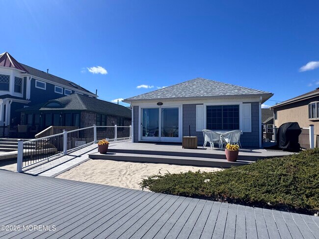 Building Photo - 115 Boardwalk