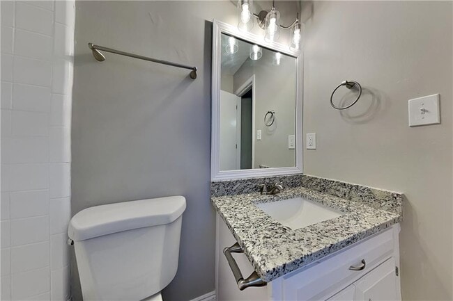 Building Photo - 3406 Deshong Dr SW