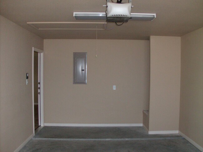 Building Photo - 3/2 Duplex off Bunny Trail Killeen - Text 201-231-7228 for more details