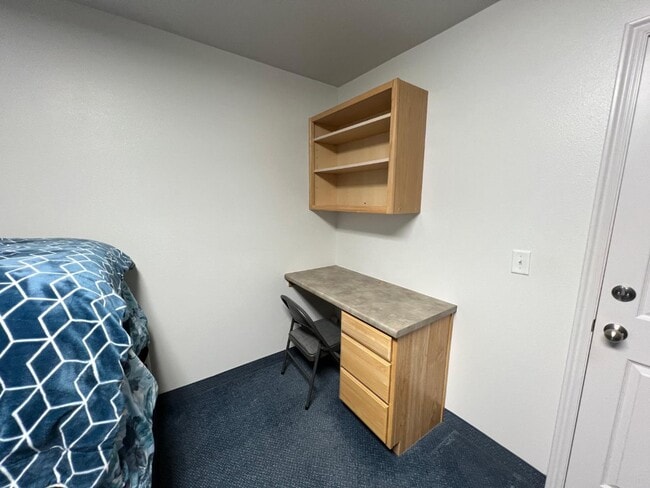 Building Photo - 677 E 600 N