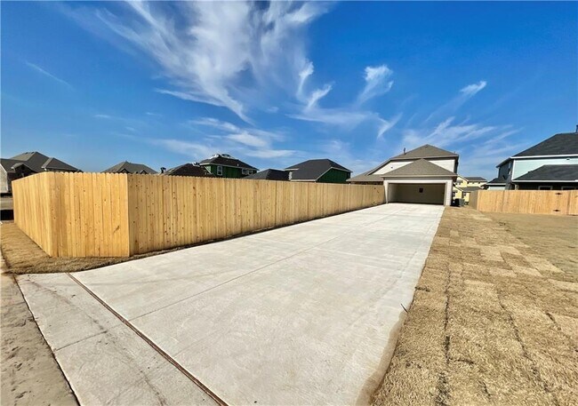 Building Photo - 210 Whisper Rill Dr