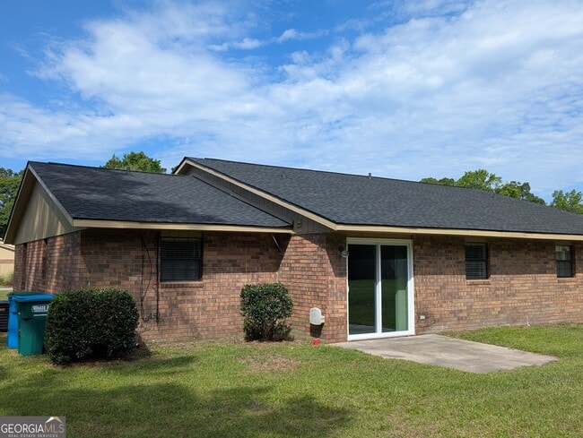 Building Photo - 502 Greenbay Ave