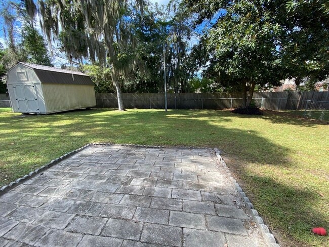 Building Photo - 980 White Cir