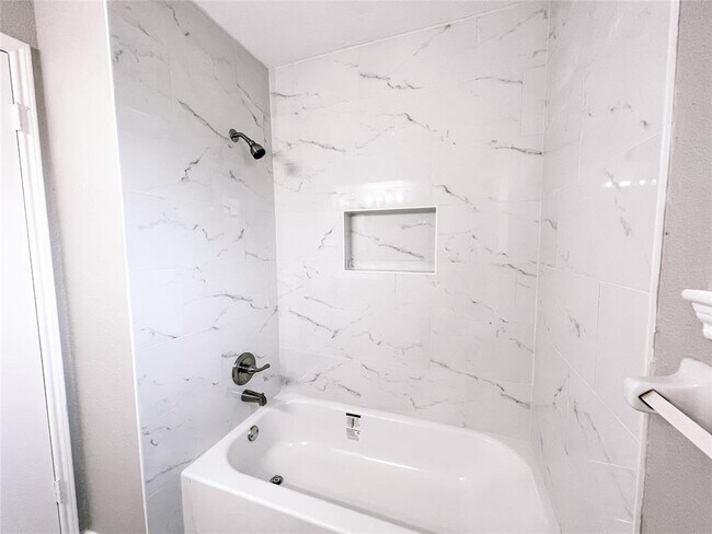 Building Photo - 3910 Ivy Green Dr