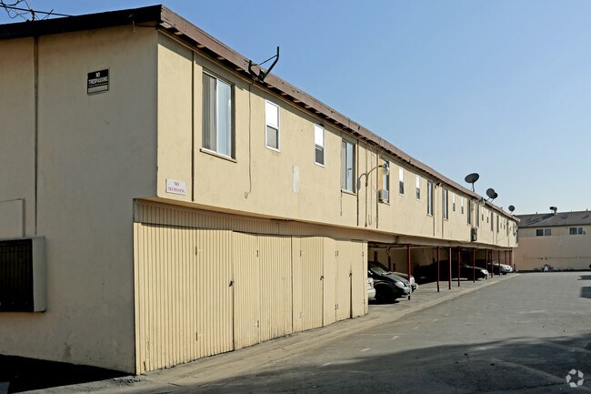Building Photo - Casa Sombra