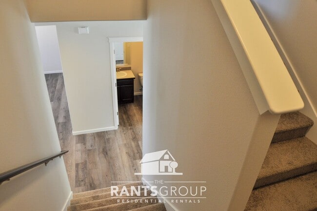 Building Photo - Beautiful  3 bedroom, 2.5 bath, 2-story home in Steilacoom Ridge