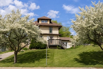 Building Photo - 1321 3rd Ave NW