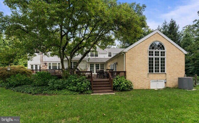 Building Photo - 507 Meadowbrook Cir