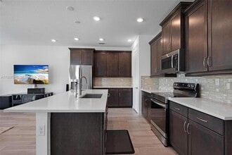 Building Photo - 4317 Lago Dr