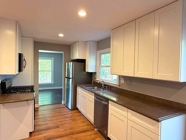 Building Photo - 1704 S Highland Ave